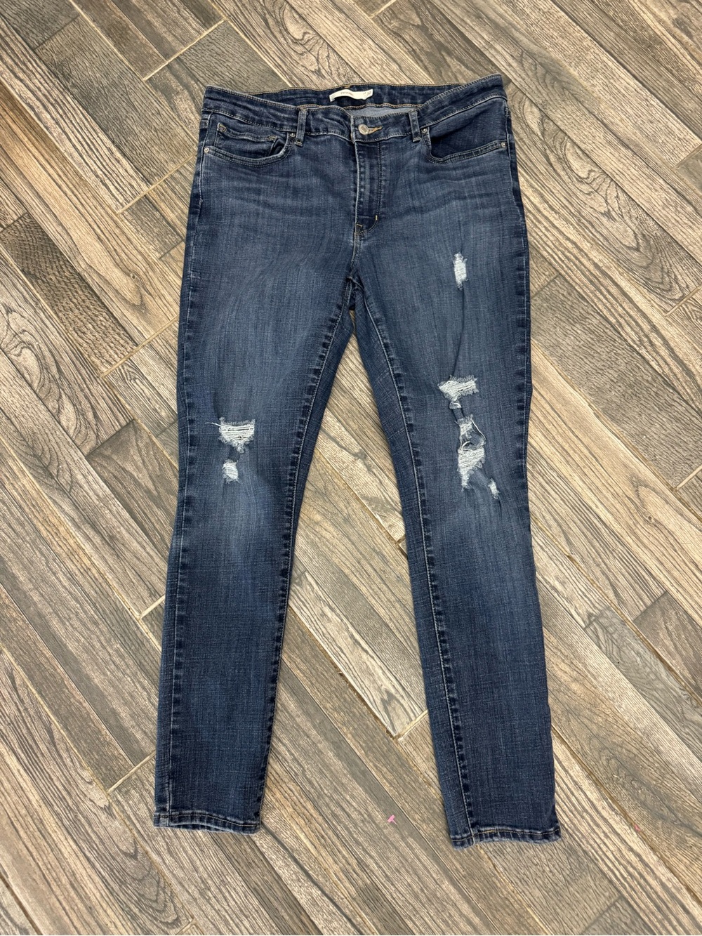 Levi Womens 711 Skinny jeans - size 32 x 30